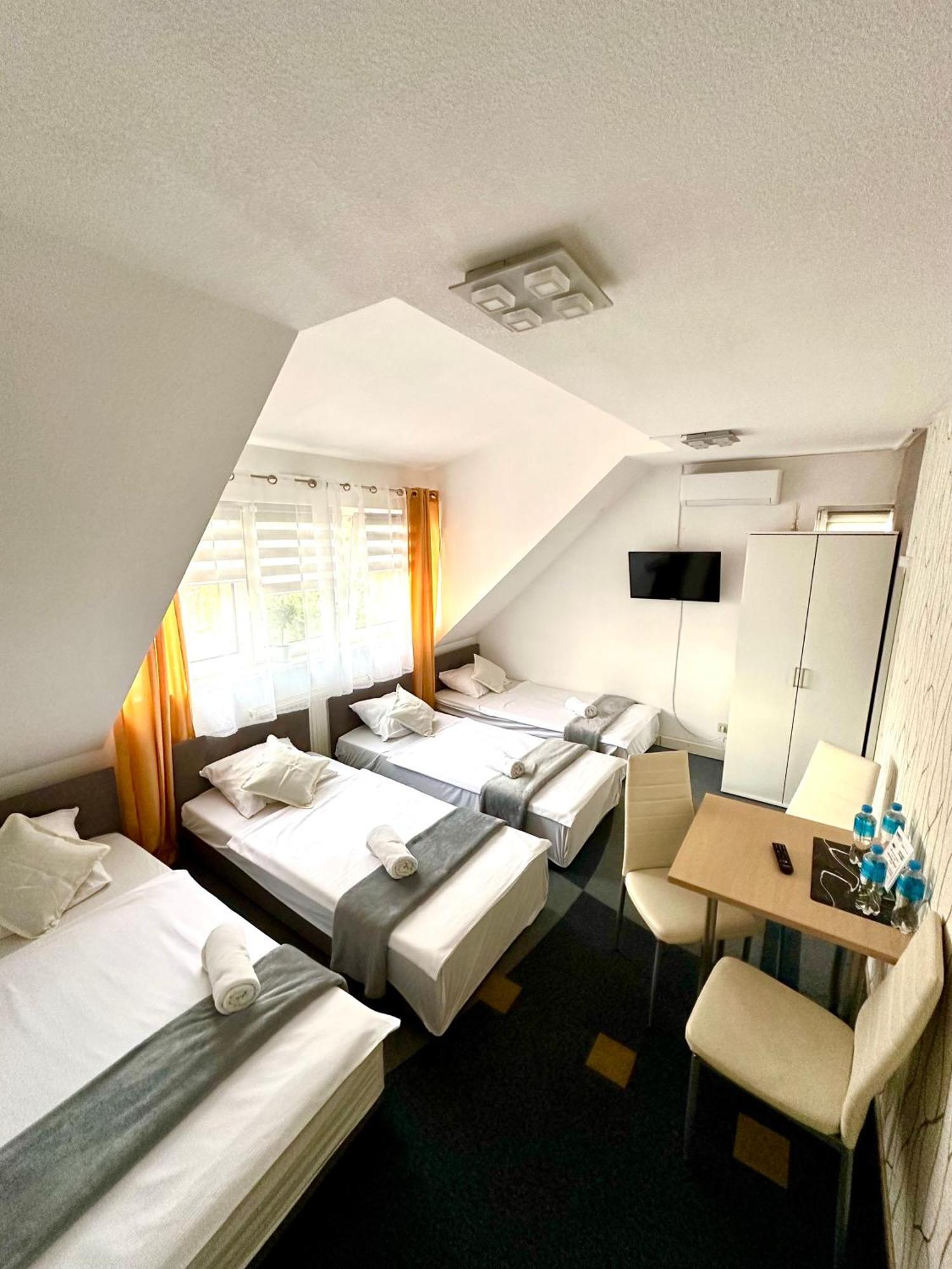 Hotel apartamentowy Place *